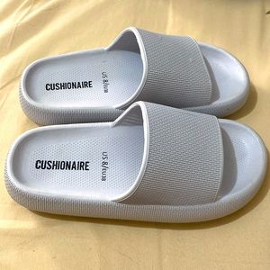 New Cushionaire sandals soft gray sz 8